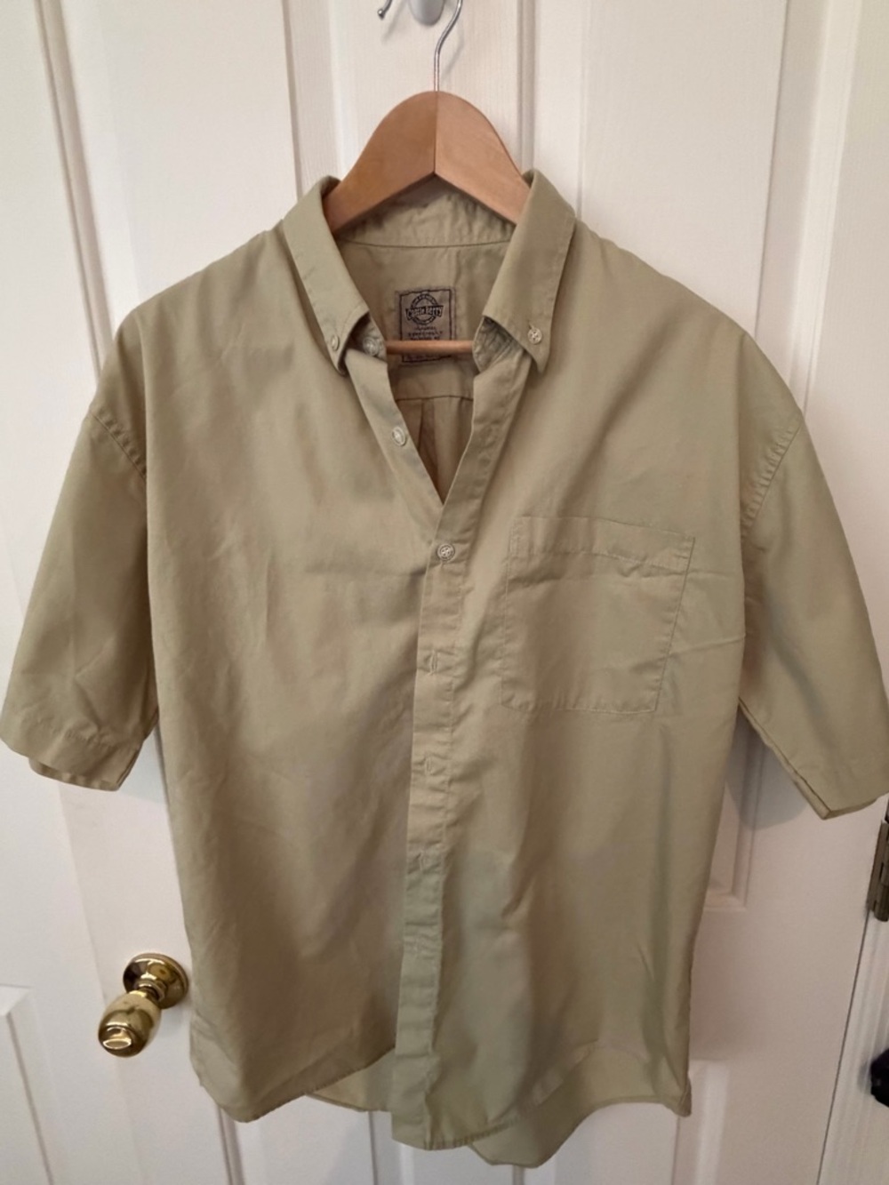 Casual Short-Sleeve Button-Down Shirt in Light Olive